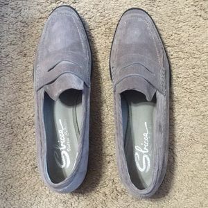 New With Tags Gray Color Women’s Flats/Loafers